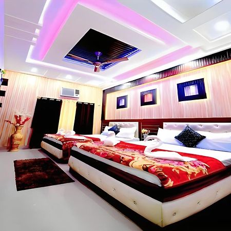 Taj Square A Luxurious Family Homestay آغْرا المظهر الخارجي الصورة