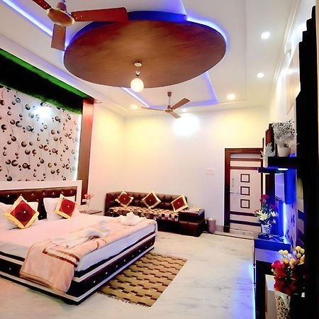 Taj Square A Luxurious Family Homestay آغْرا المظهر الخارجي الصورة
