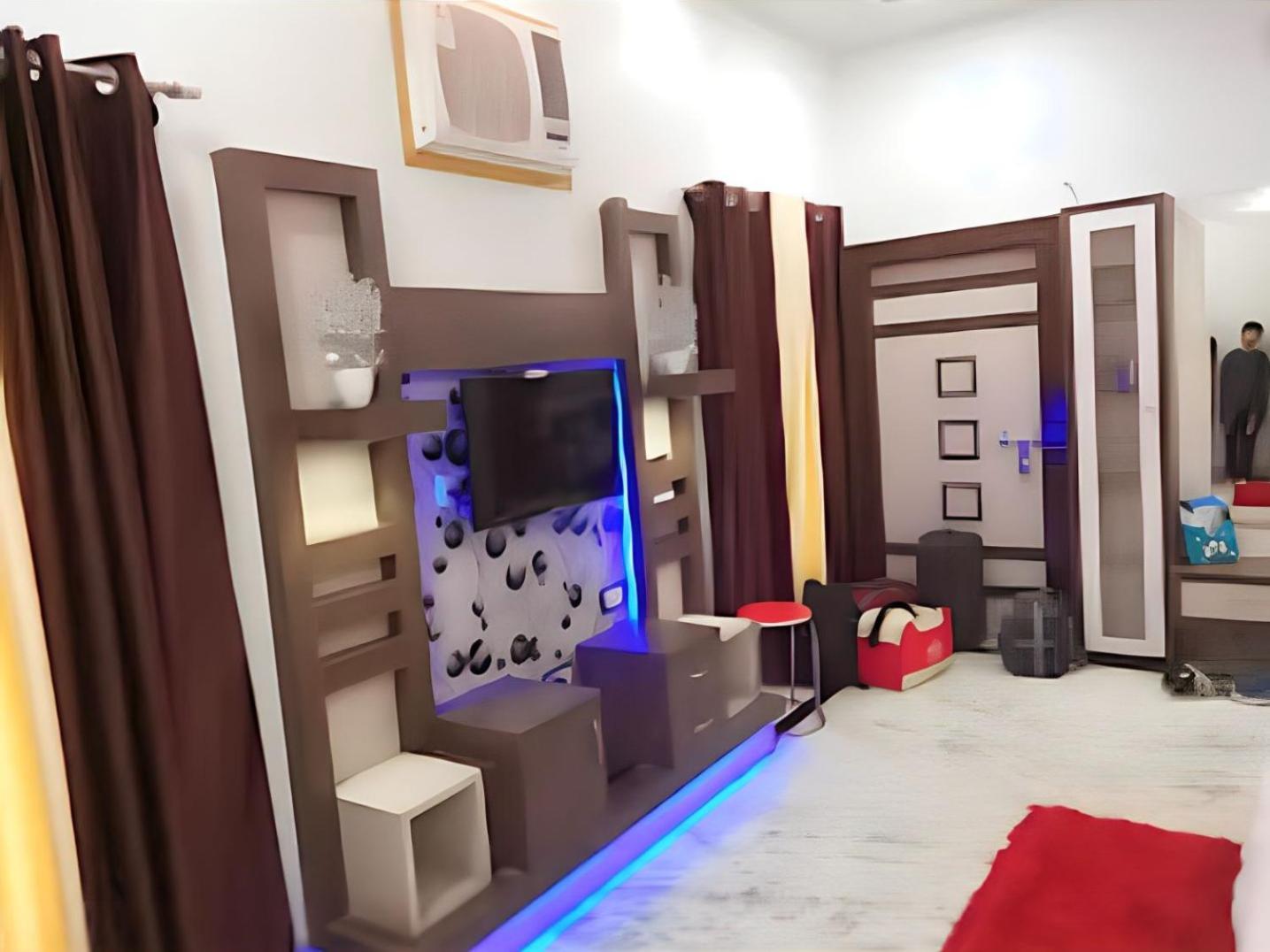 Taj Square A Luxurious Family Homestay آغْرا المظهر الخارجي الصورة