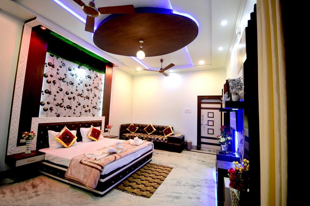 Taj Square A Luxurious Family Homestay آغْرا المظهر الخارجي الصورة
