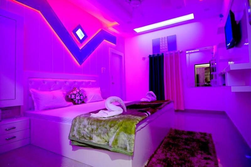 Taj Square A Luxurious Family Homestay آغْرا المظهر الخارجي الصورة
