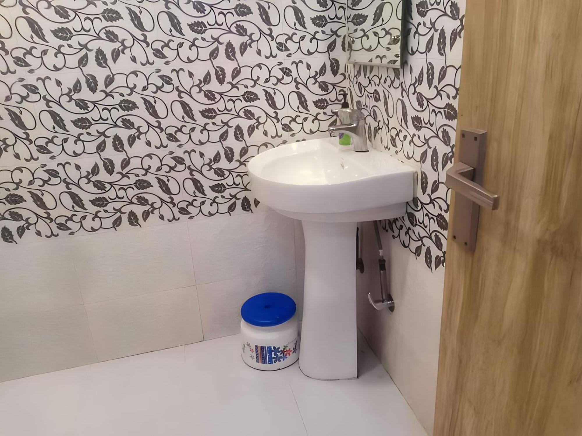 Taj Square A Luxurious Family Homestay آغْرا المظهر الخارجي الصورة