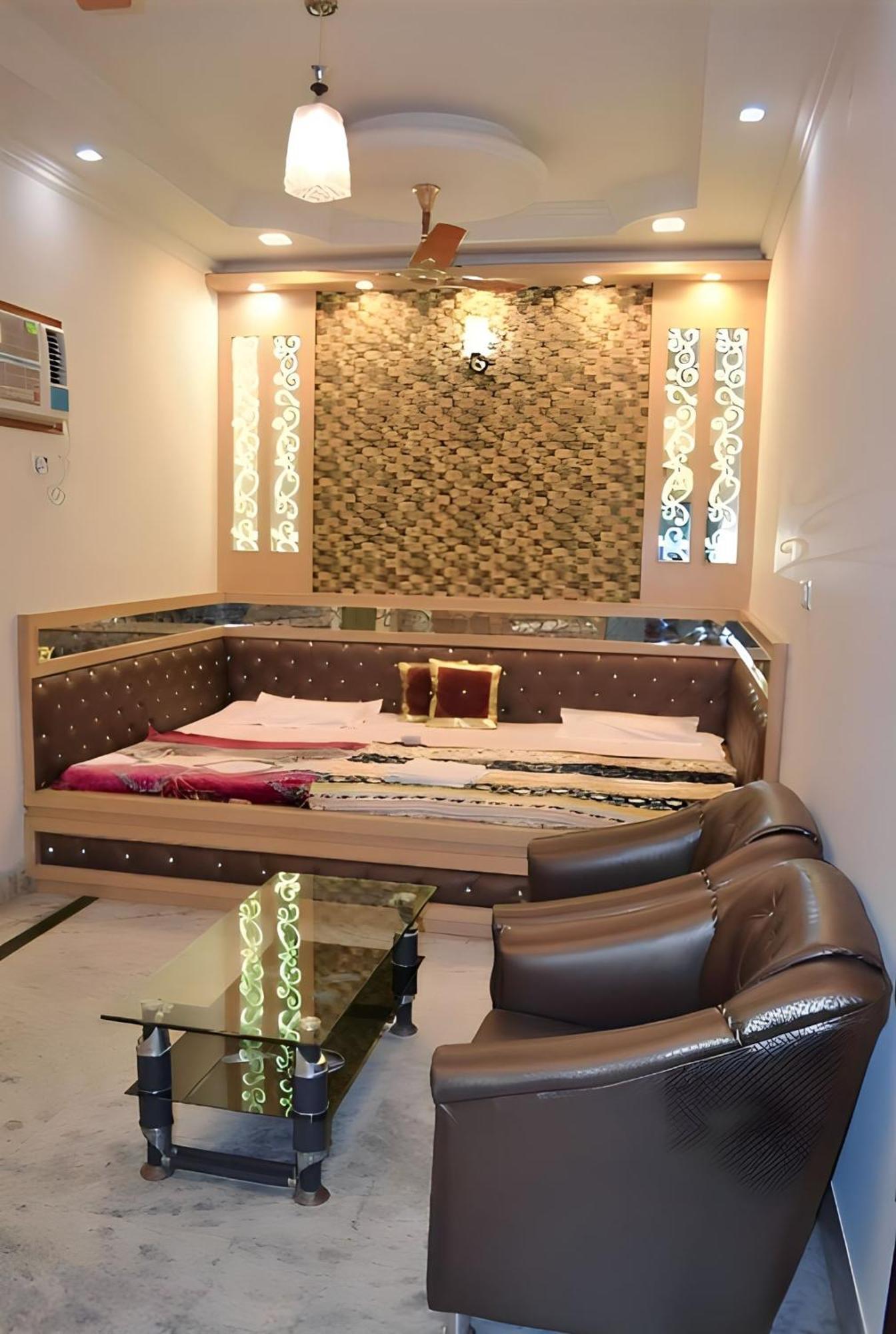 Taj Square A Luxurious Family Homestay آغْرا المظهر الخارجي الصورة