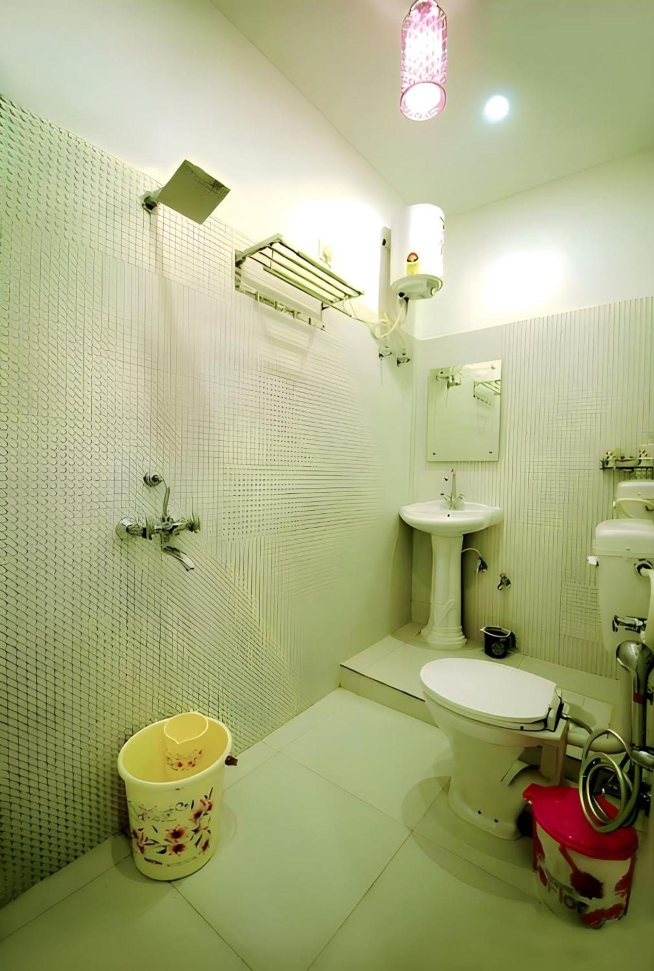Taj Square A Luxurious Family Homestay آغْرا المظهر الخارجي الصورة