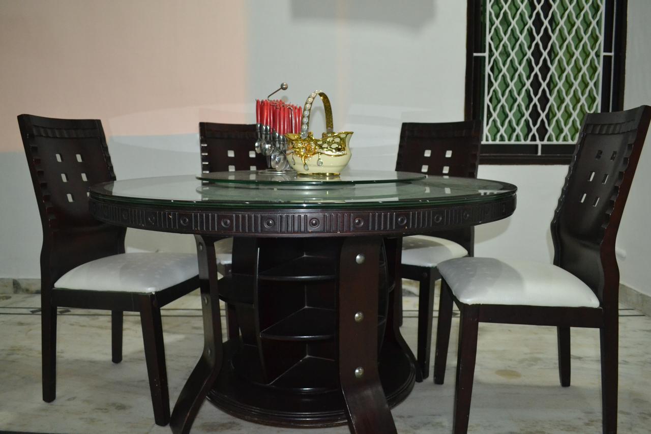Taj Square A Luxurious Family Homestay آغْرا المظهر الخارجي الصورة
