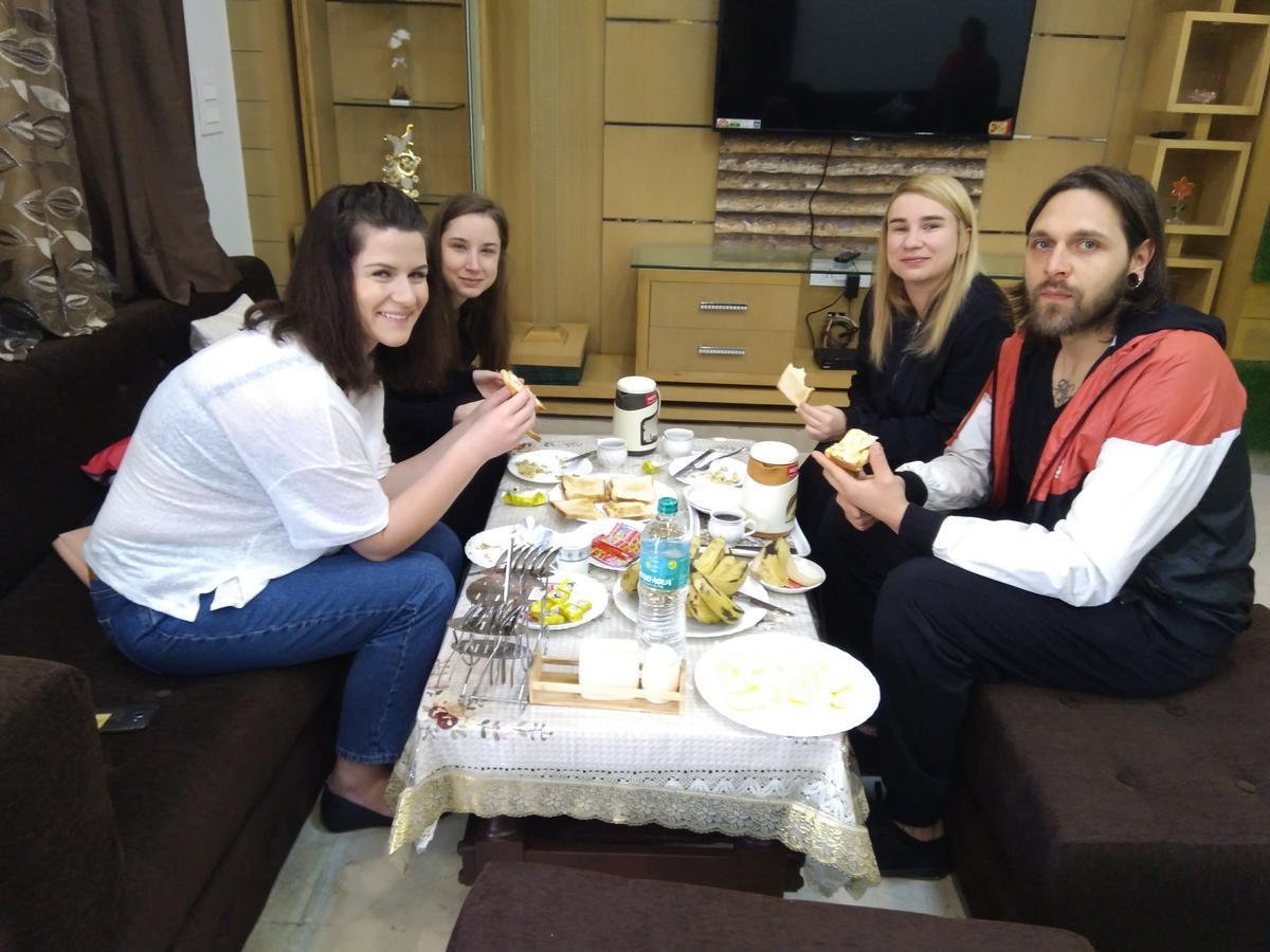 Taj Square A Luxurious Family Homestay آغْرا المظهر الخارجي الصورة