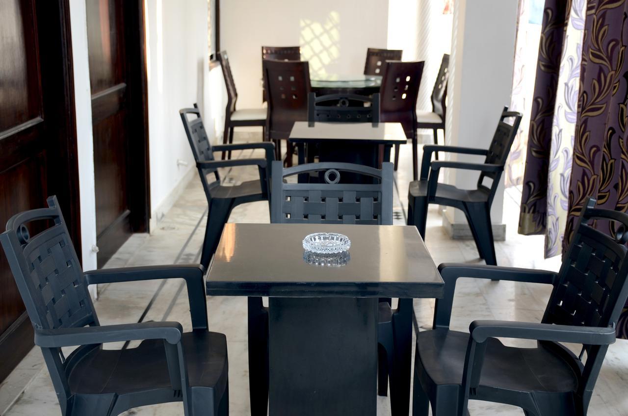 Taj Square A Luxurious Family Homestay آغْرا المظهر الخارجي الصورة