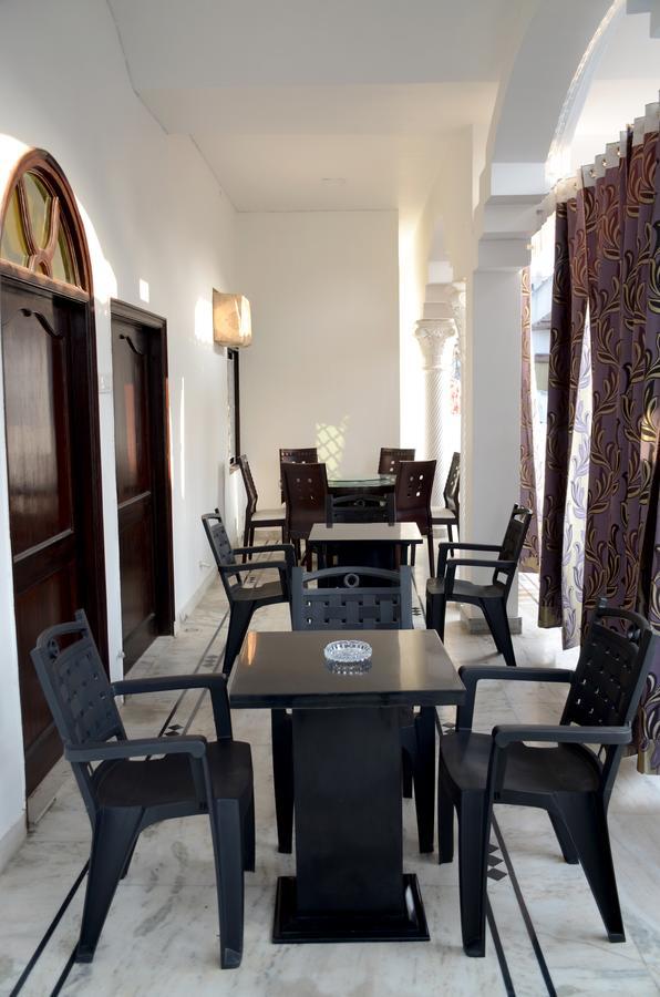 Taj Square A Luxurious Family Homestay آغْرا المظهر الخارجي الصورة