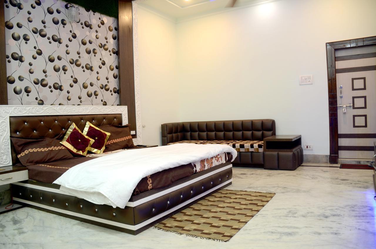 Taj Square A Luxurious Family Homestay آغْرا المظهر الخارجي الصورة