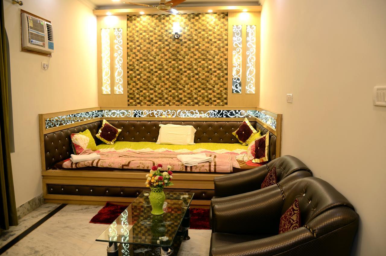 Taj Square A Luxurious Family Homestay آغْرا المظهر الخارجي الصورة