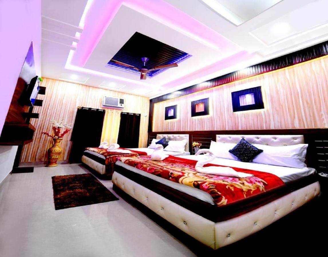 Taj Square A Luxurious Family Homestay آغْرا المظهر الخارجي الصورة