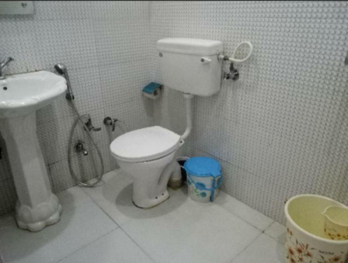 Taj Square A Luxurious Family Homestay آغْرا المظهر الخارجي الصورة
