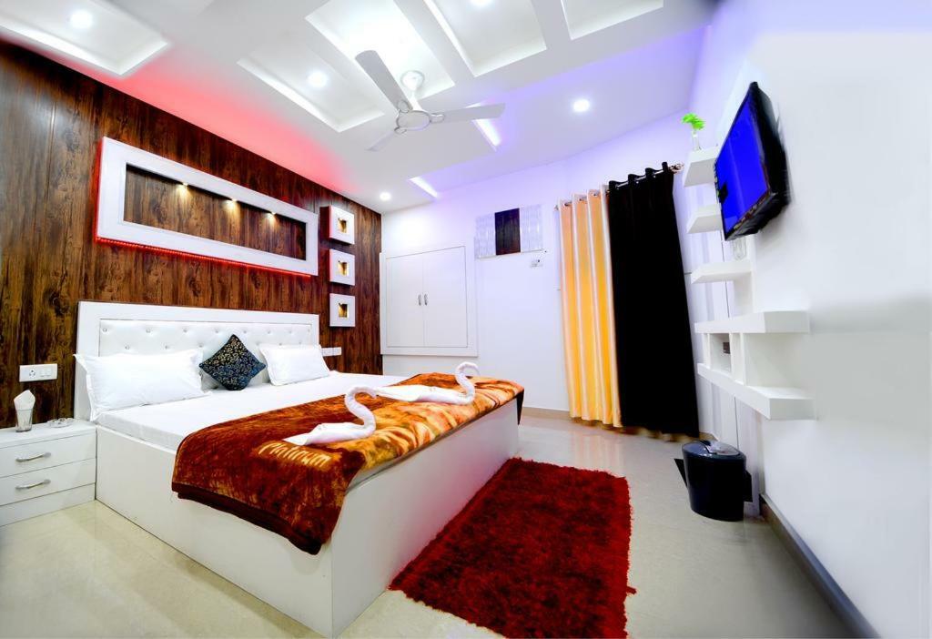 Taj Square A Luxurious Family Homestay آغْرا المظهر الخارجي الصورة